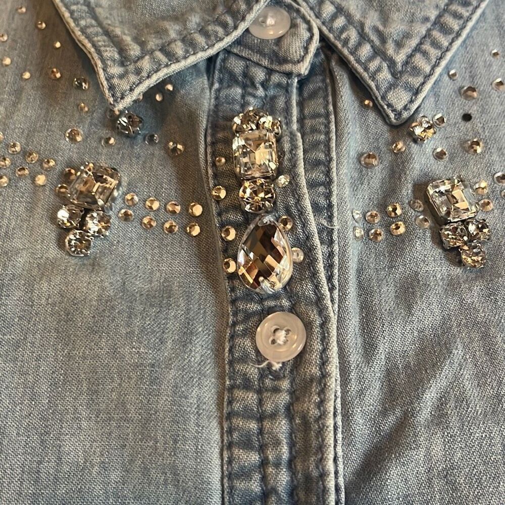 Chicos Blue Chambray Denim Rhinestone Bling Button Down Top Size 2 Rodeo Country - Picture 4 of 10
